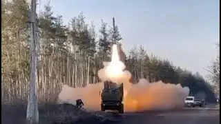 HIMARS и велосипедист