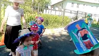 дефиле летних головных уборов
