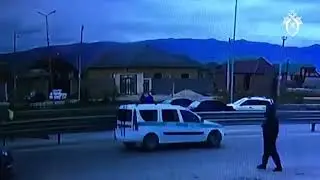 СК показал кадры с машиной, на которой около КПП у аэропорта Махачкалы сбили полицейского