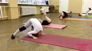 Акробатика для малышей. Как научиться делать кувырок назад в шпагат