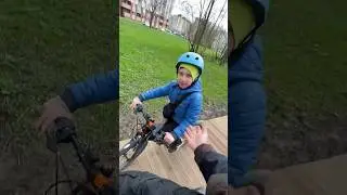 ОСТАНОВИЛ ШКОЛЬНИКА НА ВЕЛОСИПЕДЕ 