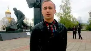 Александр Коротков у памятника Героям Революции - Иваново