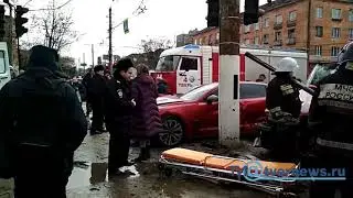 В Твери две машины вылетели на тротуар: пострадали шесть человек
