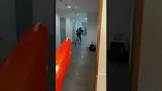 Литвин стреляет в друзей из водяного бластера!!!