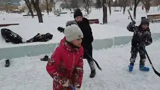 Настоящий дворовый хоккей.