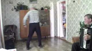 Дед танцует яблочко в 75 лет