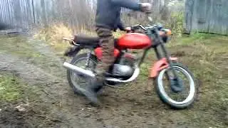парень крутит петаки на минске