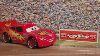 LIGHTNING MCQUEEN PIT STOP BARRIER, NEW 2016 CARS MATTEL DISNEY PIXAR DIECAST UNBOXING REVIEW!