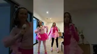 sophia grace + rosie ;) 