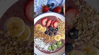 How to Make an Acai Bowl (in 10 Minutes!)
