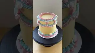 Nothing better to decorate cakes with than a smooth, reliable and sturdy turntable! ✨