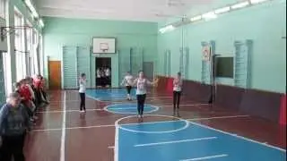 Выступление 11б кл со скакалками