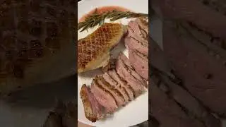 Рецепт утки су-вид: сочность в каждом кусочке! Секрет хрустящей корочки раскрыт…#shorts