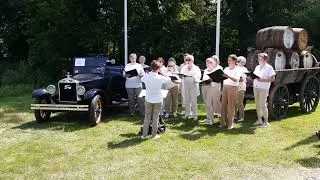 Vrouwenkoor LaMuze Zwartsluis bij de T Ford op de Pinksterfair Landgoed het Laer Ommen