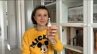 (Zza uchylonych drzwi) - Anita's stomach growling