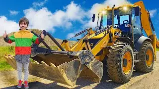 Stories about Tractors John Deere, Case, Excavator JCB and Claas Lexion 480 Combine - Compilation
