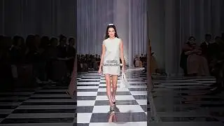 Kendall jenner opening versace 🤍vs closing versace🖤✨ 