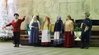 У ворот сосна зеленая